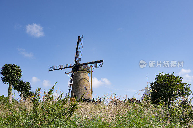 夏天在Zierikzee的Molen Den Haas旧风车
